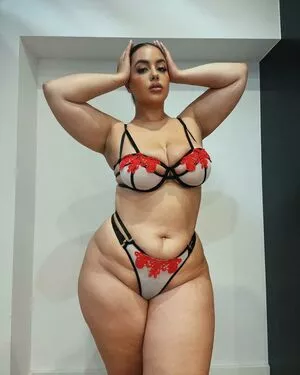 Zina Hadid / moroccanzina_ / therealzinax / zinahadid nude photo #0082