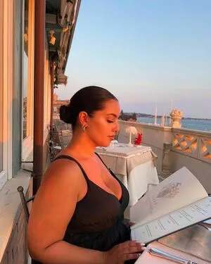 Zina Hadid / moroccanzina_ / therealzinax / zinahadid nude photo #0101