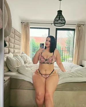 Zina Hadid / moroccanzina_ / therealzinax / zinahadid nude photo #0156