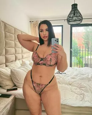 Zina Hadid / moroccanzina_ / therealzinax / zinahadid nude photo #0157