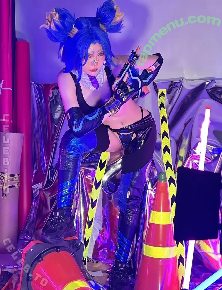 ZinieQ nude photo #0897 (Zinieqcosplayer / zinieqcute)