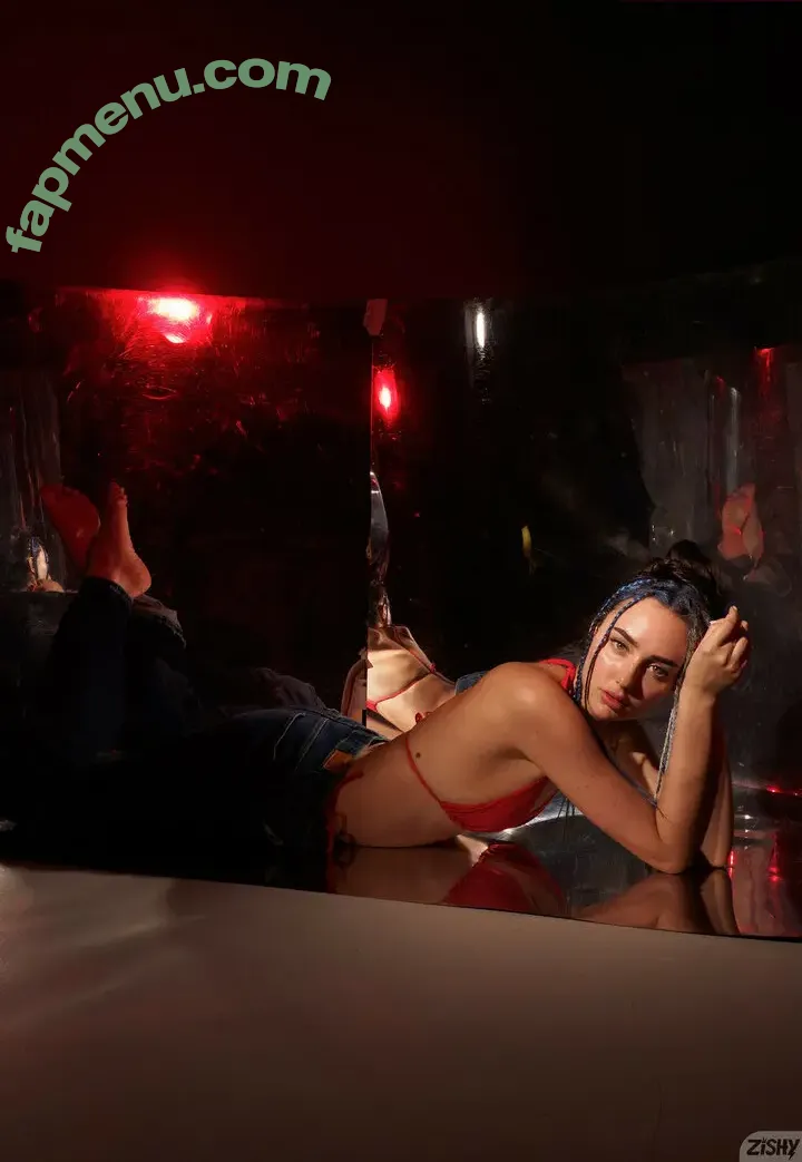 Zishy nude photo #8851 (mollycarlson1 / zishylives)