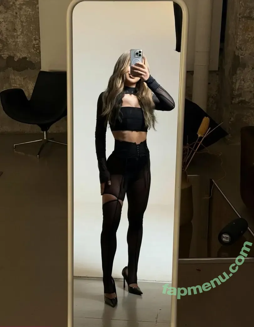 Zlatochkaden nude photo #0043 (Zlatochkaden)