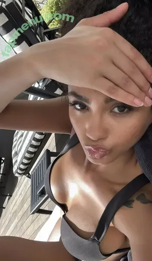 Znefer_ / Majel Udjate nude photo #0008