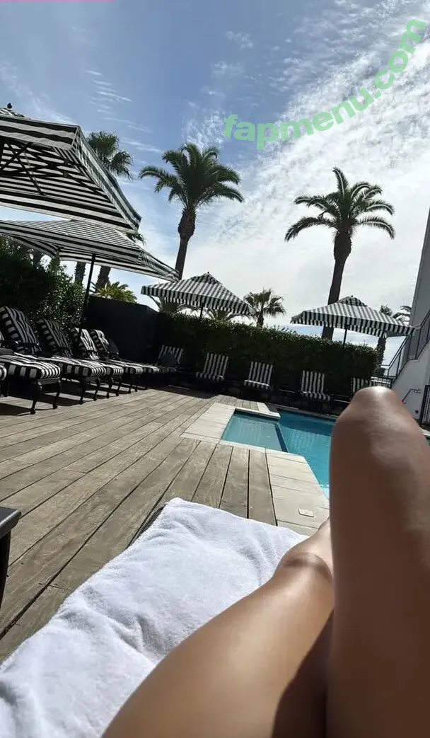 Znefer_ nude photo #0007 (Majel Udjate)