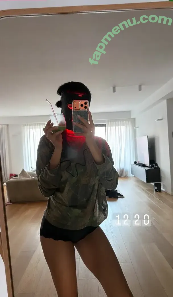 Znefer_ nude photo #0049 (Majel Udjate)