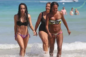 Zoë Kravitz / zoeisabellakravitz nude photo #0037