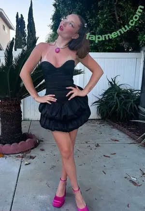 Zoe Colletti / zoecolletti nude photo #0196