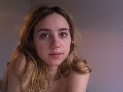 Zoe Kazan / zoe.kazan nude photo #0039