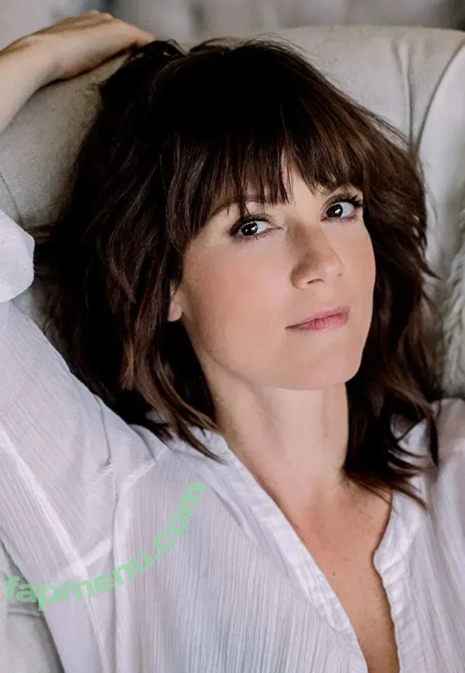 Zoe McLellan nude photo #0004 (Zoe McLellan)