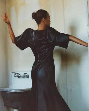 Zoe Saldana / zoesaldana nude photo #0604