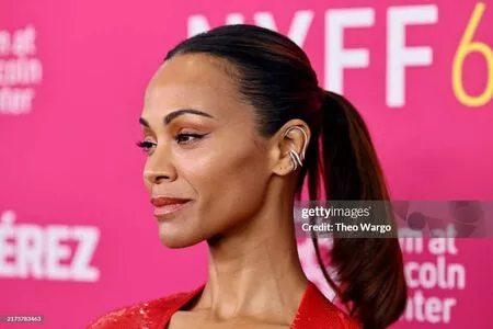 Zoe Saldana / zoesaldana nude photo #0635