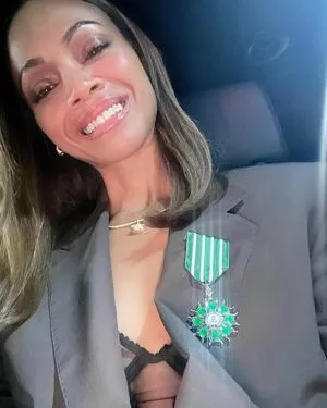 Zoe Saldana / zoesaldana nude photo #0639