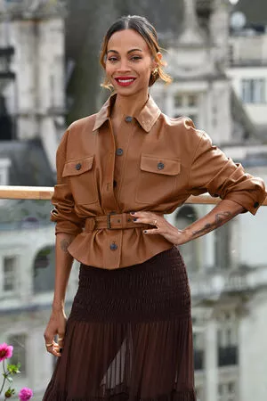 Zoe Saldana / zoesaldana nude photo #0645