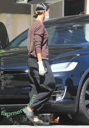 Zoe Saldana / zoesaldana nude photo #1049