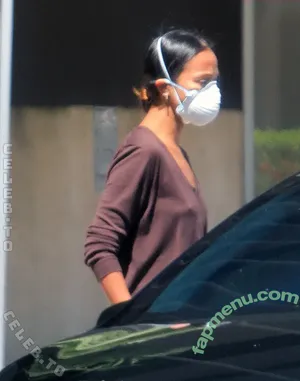 Zoe Saldana / zoesaldana nude photo #1052