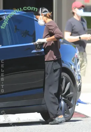 Zoe Saldana / zoesaldana nude photo #1053