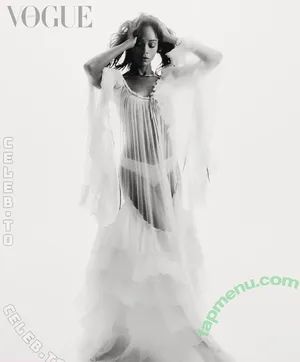 Zoe Saldana / zoesaldana nude photo #1060