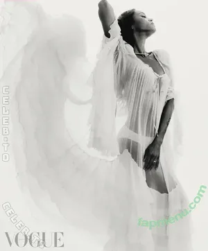 Zoe Saldana / zoesaldana nude photo #1064