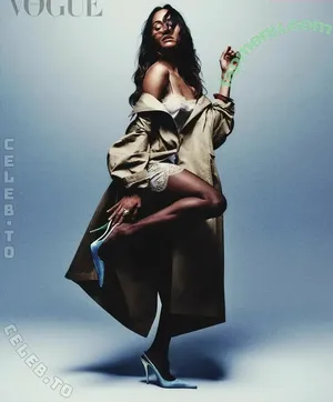 Zoe Saldana / zoesaldana nude photo #1065