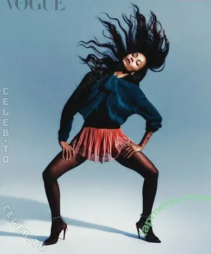 Zoe Saldana / zoesaldana nude photo #1066