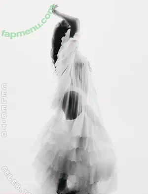 Zoe Saldana / zoesaldana nude photo #1072