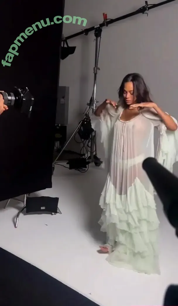 Zoe Saldana nude photo #1042 (zoesaldana)