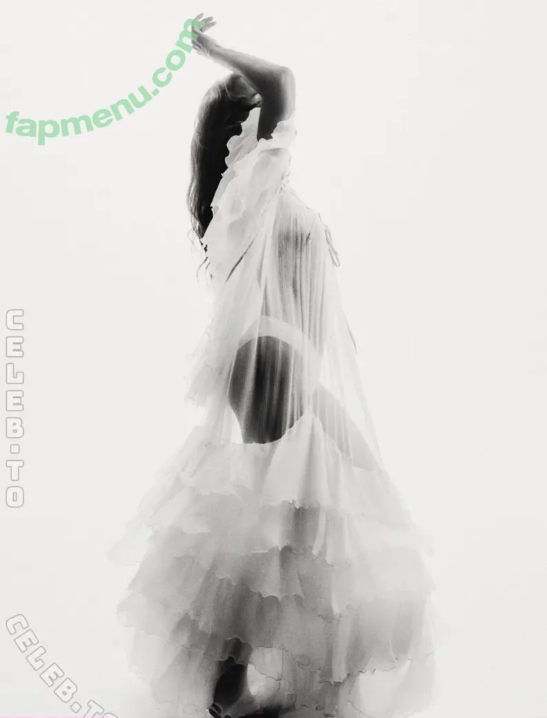 Zoe Saldana nude photo #1072 (zoesaldana)