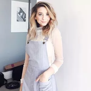 Zoë Sugg / zoesugg nude photo #0018