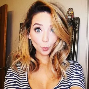 Zoë Sugg / zoesugg nude photo #0019