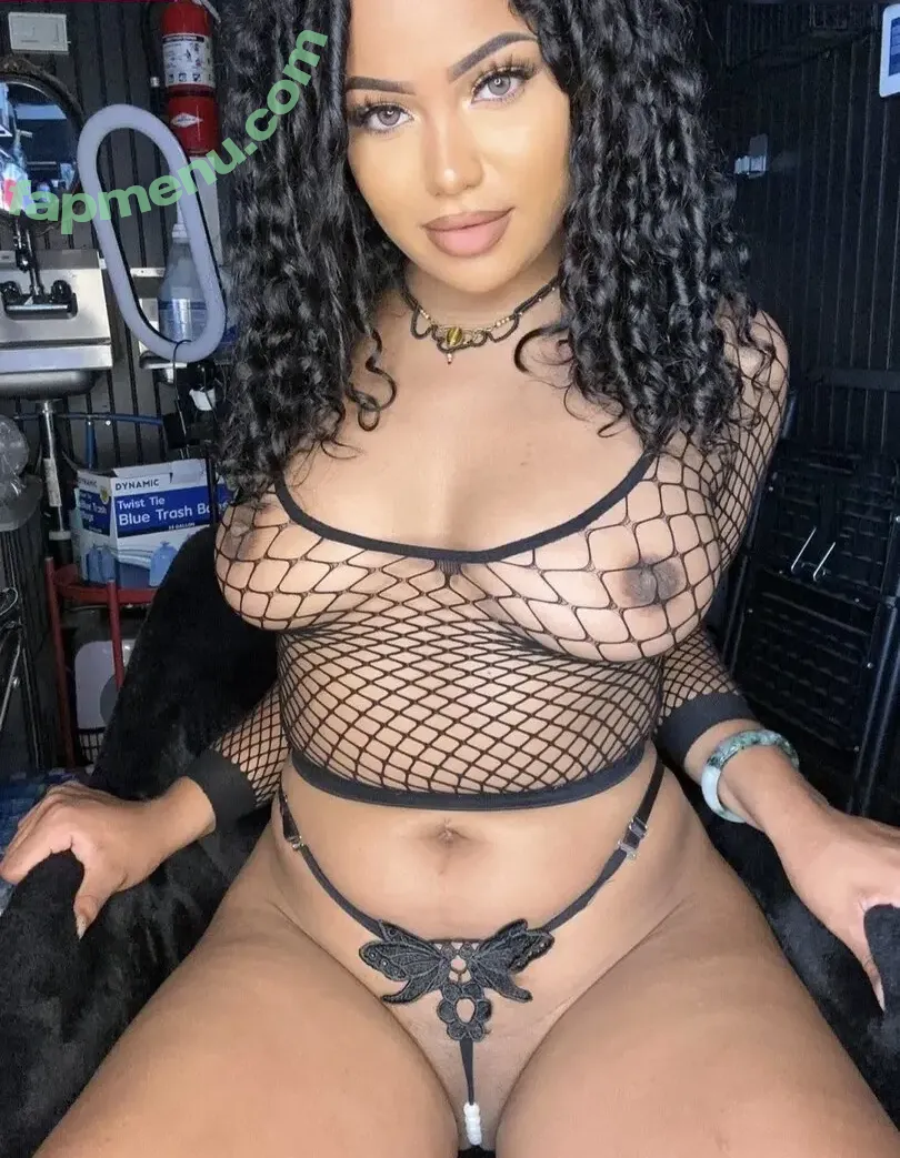 Zoebarista nude photo #0043 (Tapzoesbyeoh / Zoe_barista / zoe.barista)