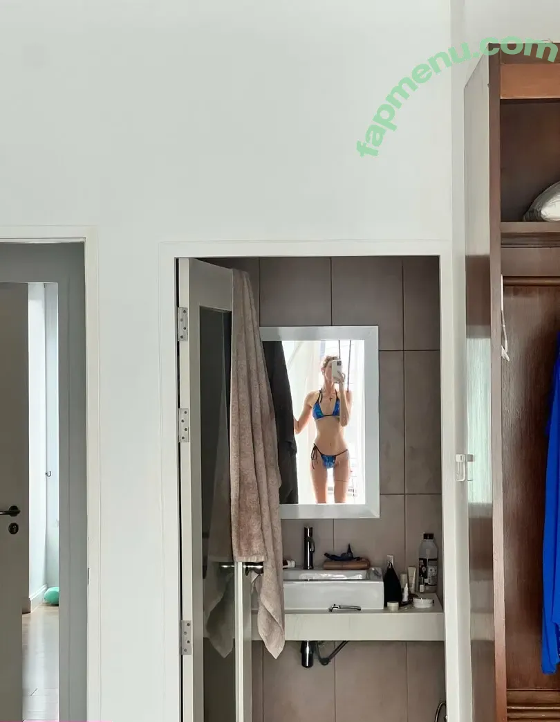 zoelarelle nude photo #0012 (zoelarelle)