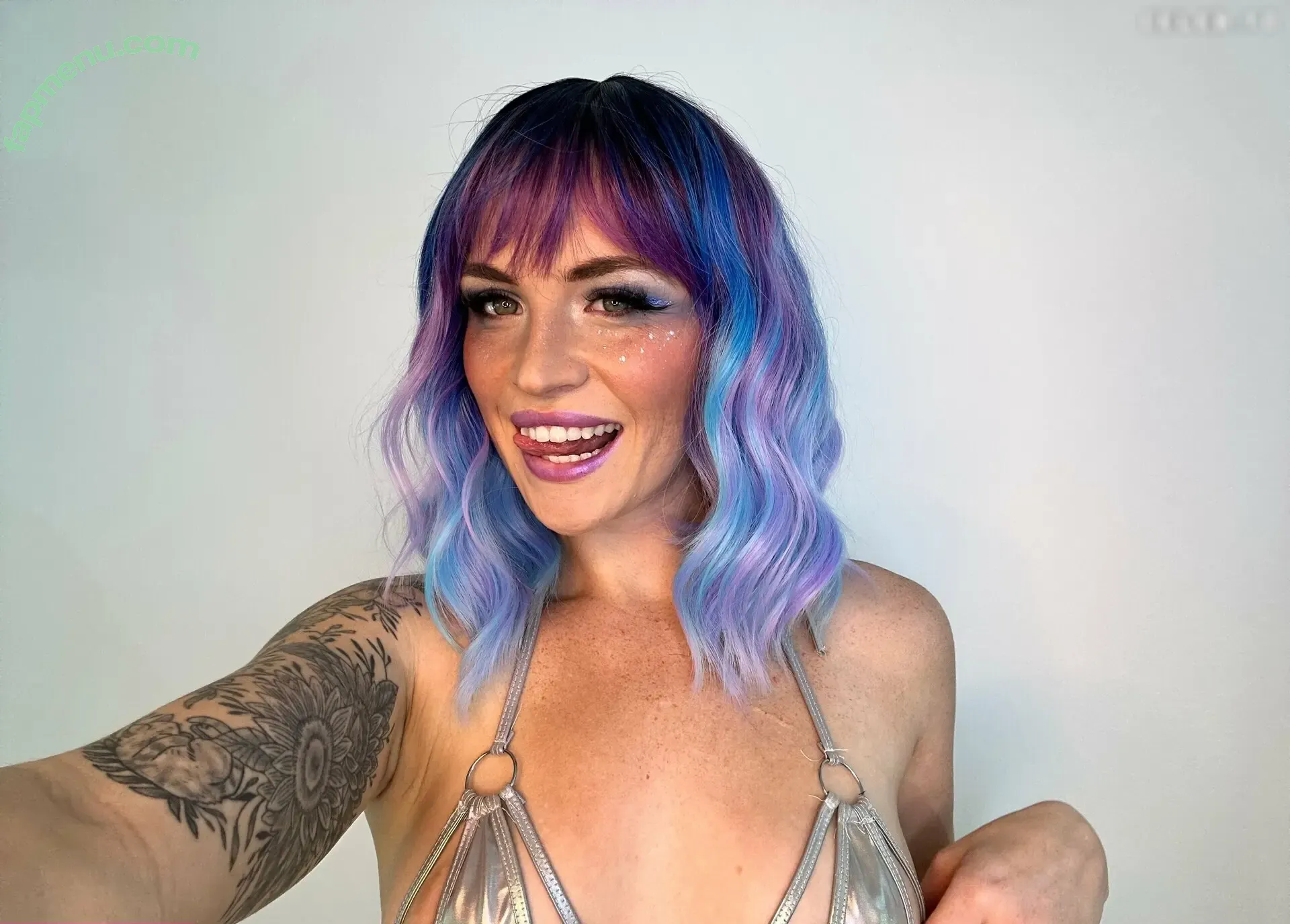Zoeneli nude photo #0058 (zoenelix)