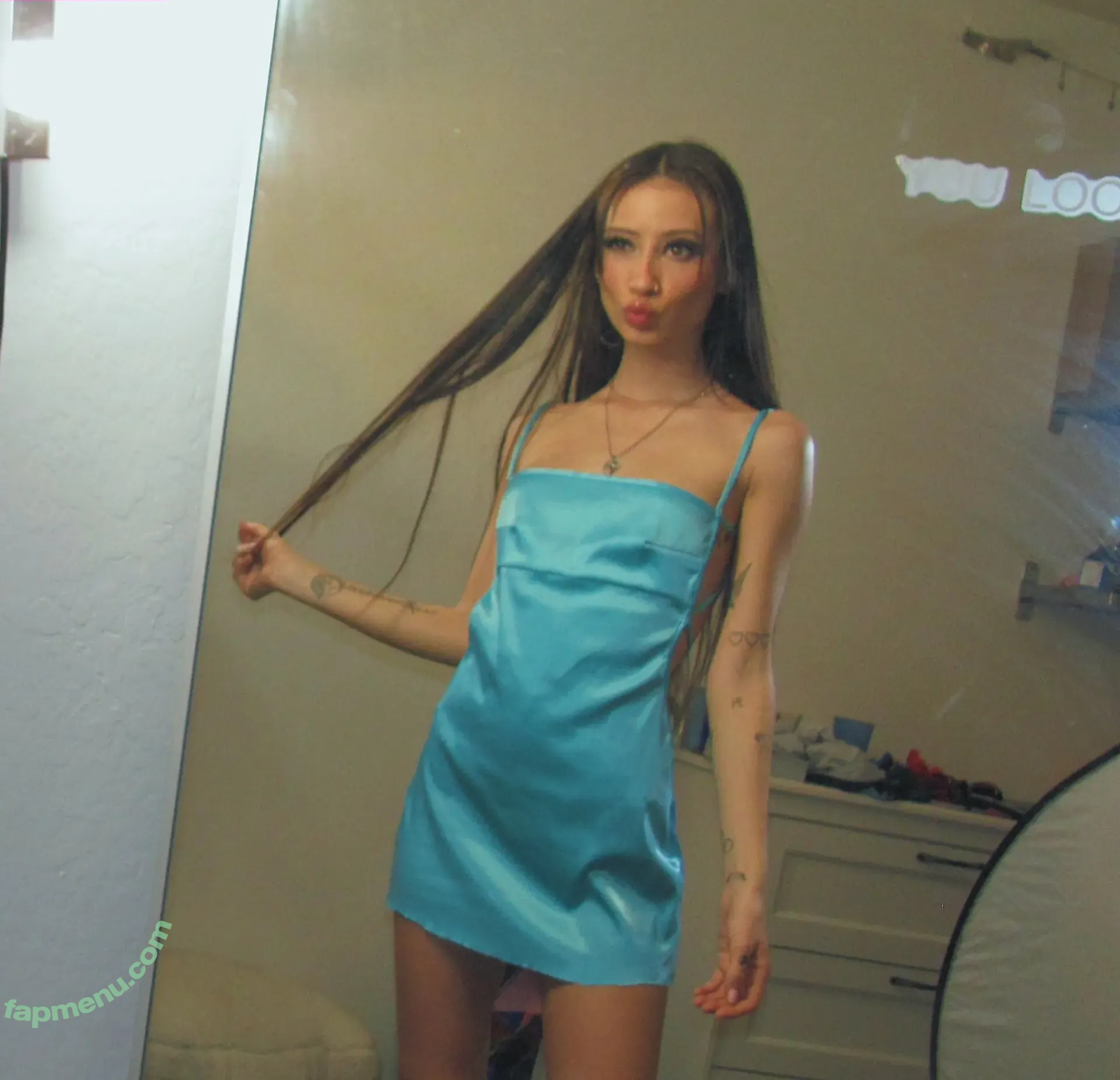 zoengraves nude photo #0002 (zoegraves)