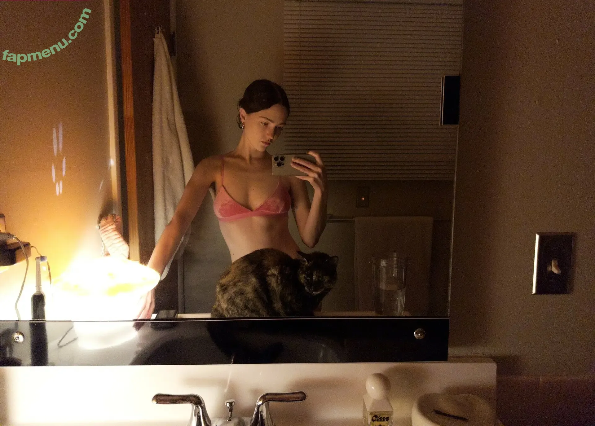 zoeplzshutup nude photo #0027 (zoeloveshouses / zoeshutup)
