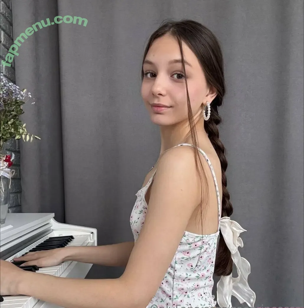 zoeprincesss nude photo #0027 (zoeee_princess / zoeprincessyoga)