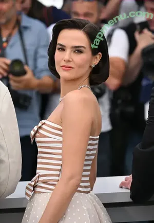 Zoey Deutch / zoeydeutch nude photo #0339