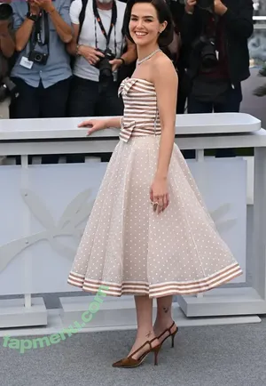 Zoey Deutch / zoeydeutch nude photo #0342