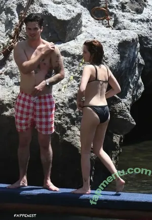 Zoey Deutch / zoeydeutch nude photo #0380