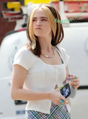 Zoey Deutch / zoeydeutch nude photo #0398