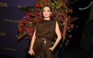 Zoey Deutch / zoeydeutch nude photo #0560