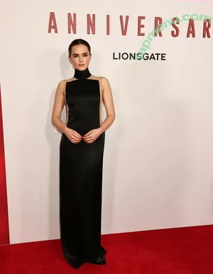 Zoey Deutch / zoeydeutch nude photo #0619