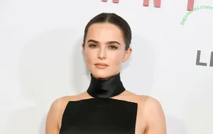 Zoey Deutch / zoeydeutch nude photo #0642