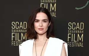 Zoey Deutch / zoeydeutch nude photo #0675