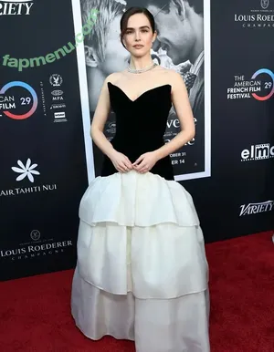 Zoey Deutch / zoeydeutch nude photo #0703