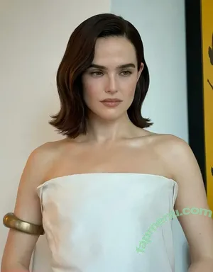 Zoey Deutch / zoeydeutch nude photo #0733