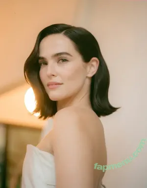 Zoey Deutch / zoeydeutch nude photo #0740