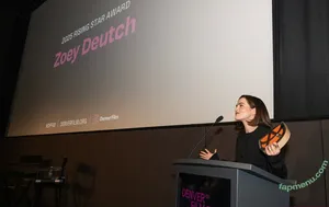 Zoey Deutch / zoeydeutch nude photo #0745