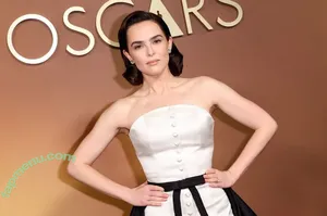 Zoey Deutch / zoeydeutch nude photo #0843