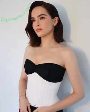 Zoey Deutch / zoeydeutch nude photo #0919